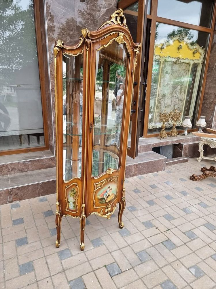 Италианска барокова ъглова витрина