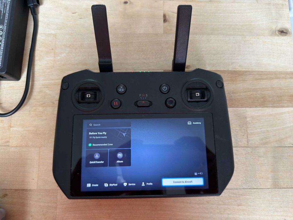 Продавам DJI RC Pro контролер