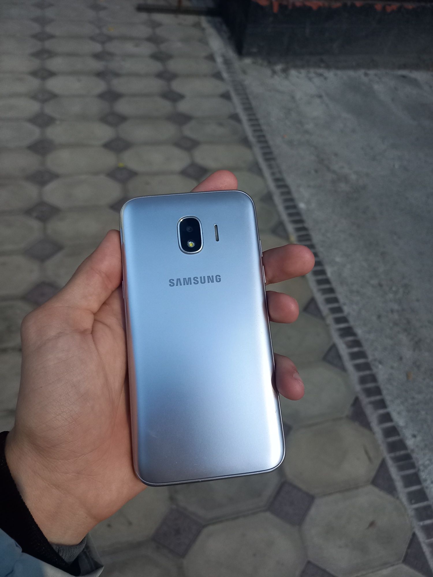 Продам телефон Samsung j2