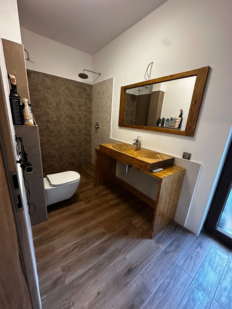 Apartament lux in vilă + curte + piscina / jacuzzi / sauna