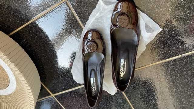 Pantofi lac de piele, Pulovere, bolerou, fuste, fete de masa crosetate