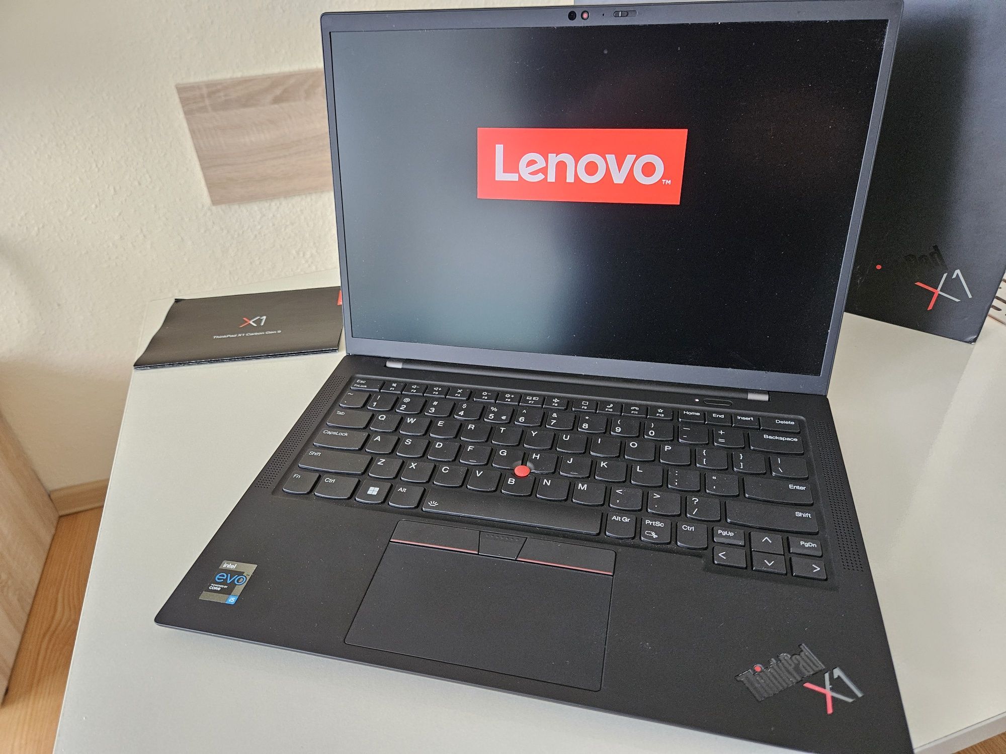 Lenovo X1 Carbon Gen9  4G-LTE/11th Gen Core i5/16Gb/512GB SSD