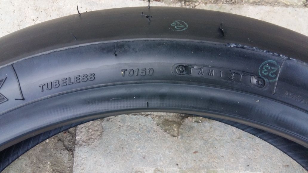 O bucată 120/80 120/600 R 17 moto slik - una Dunlop Bridgestone