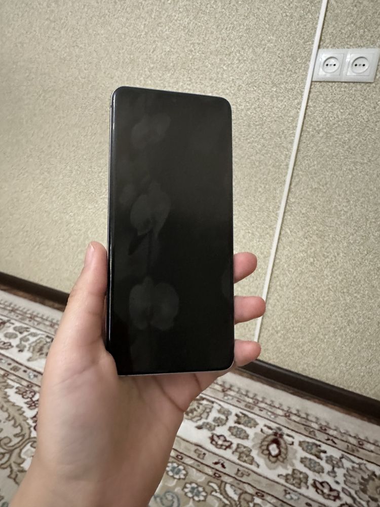 Срочно продам Samsung S20, в отличном состояний