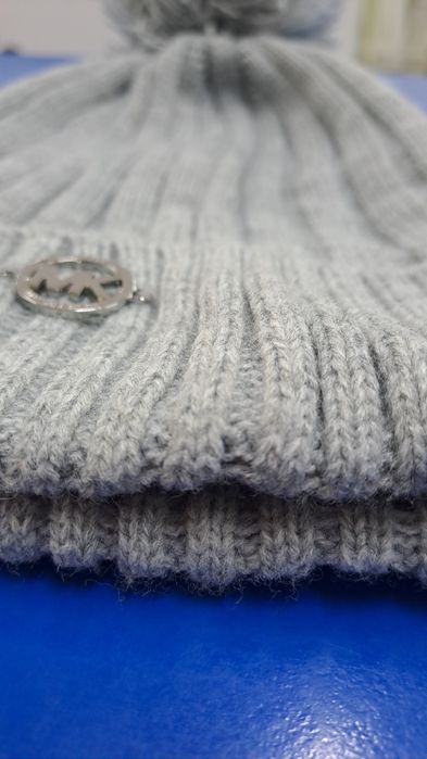 Зимна сива шапка Michael Kors