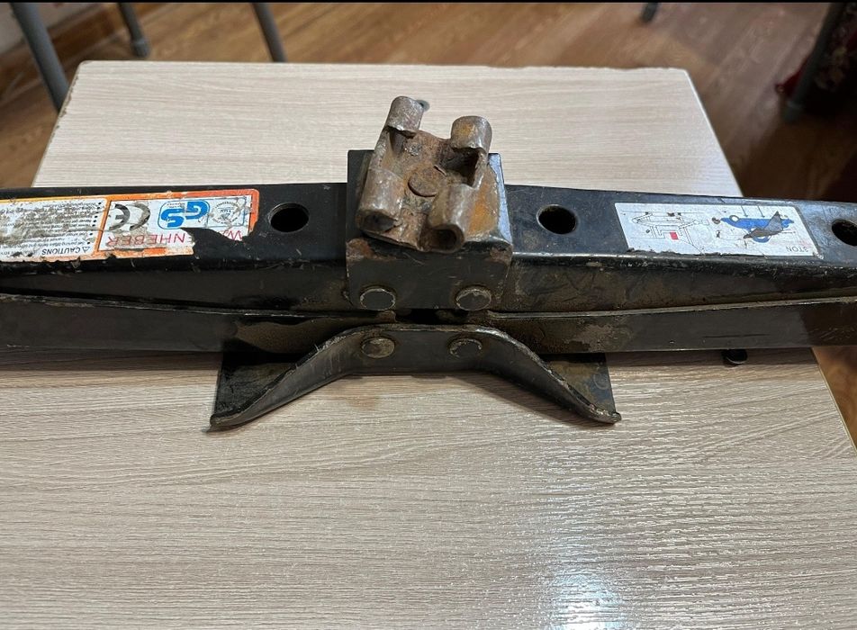 Продам домкрат автомобильный