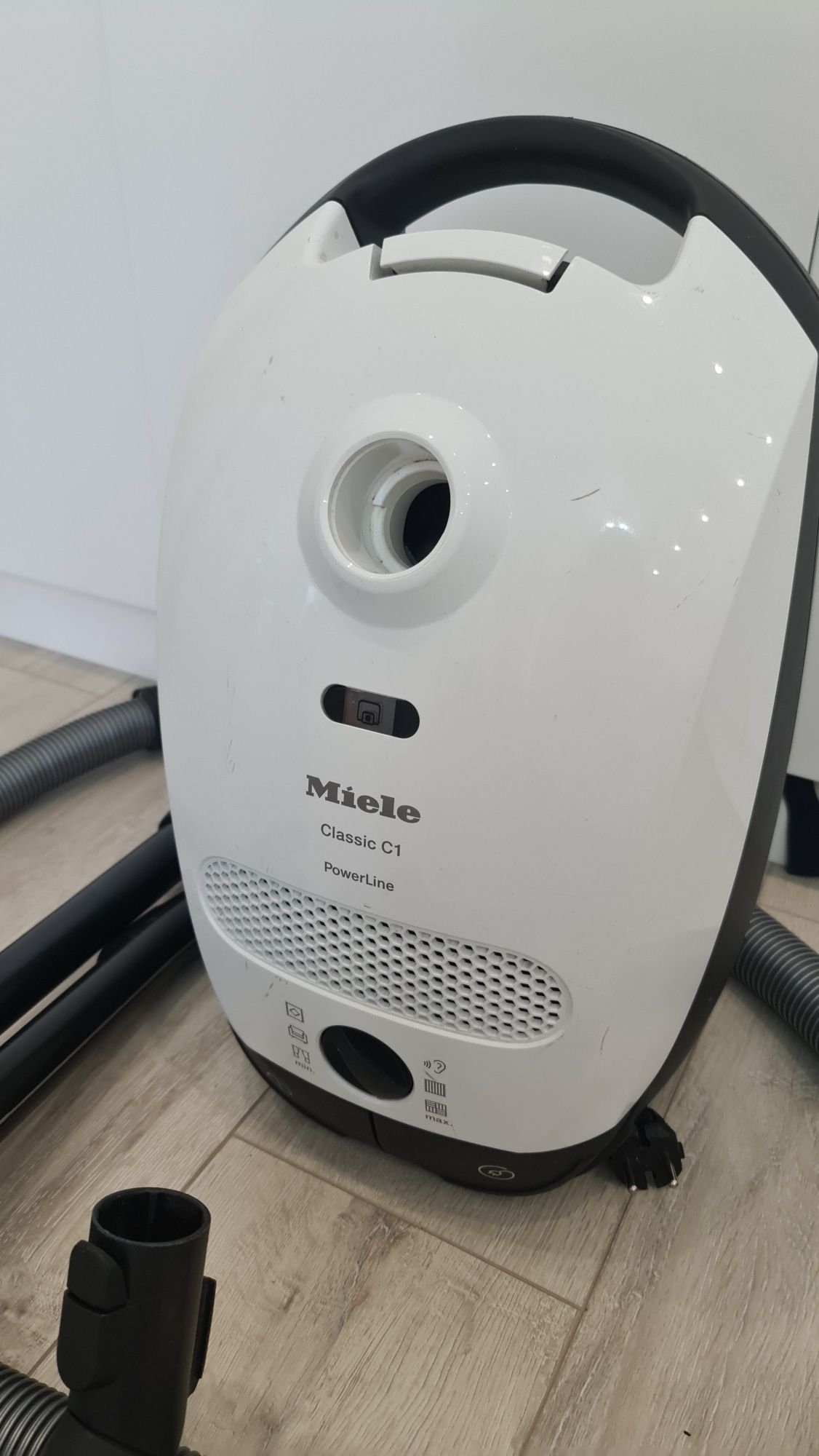 Продаётся пылесос Miele classic C1