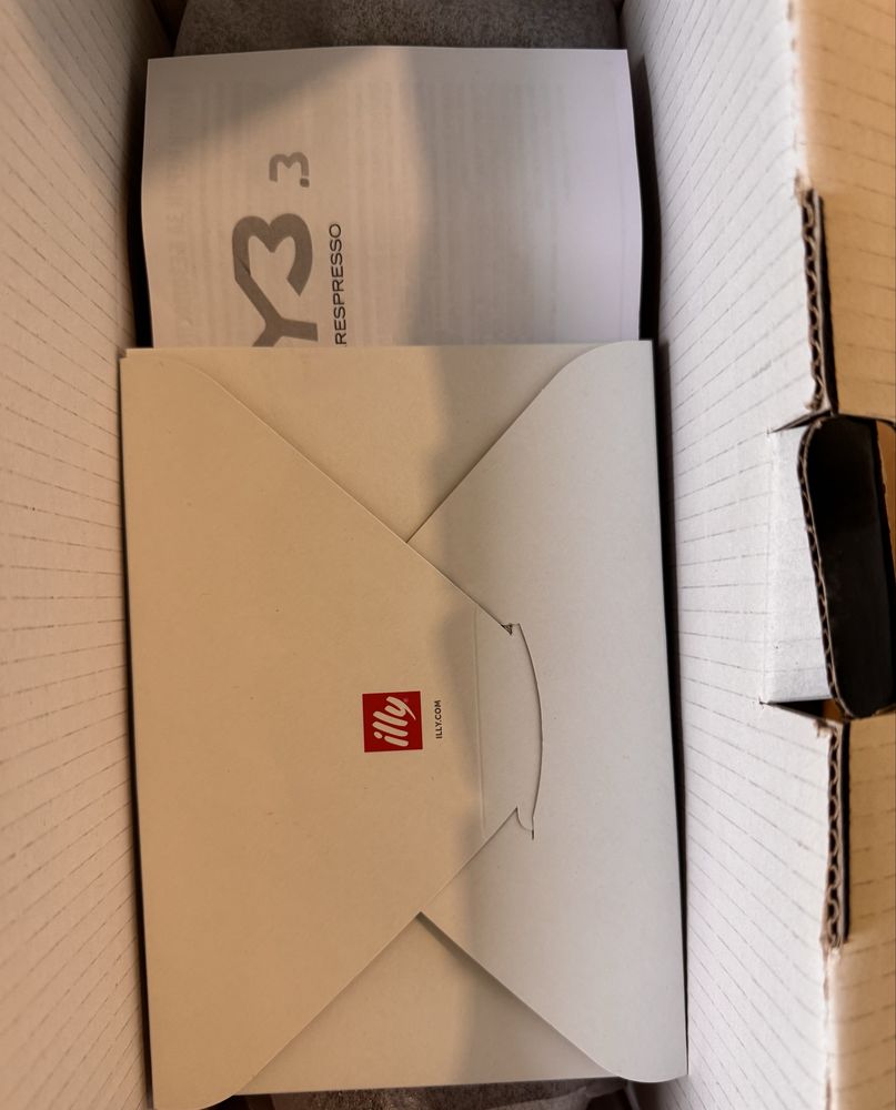 кафе машина illy y 3.3 червена