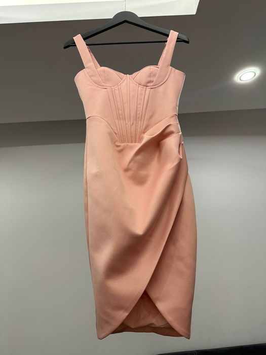 Розова рокля с корсет на Lavish Alice

Пиши
Пазарна цена £120
Нова, бе