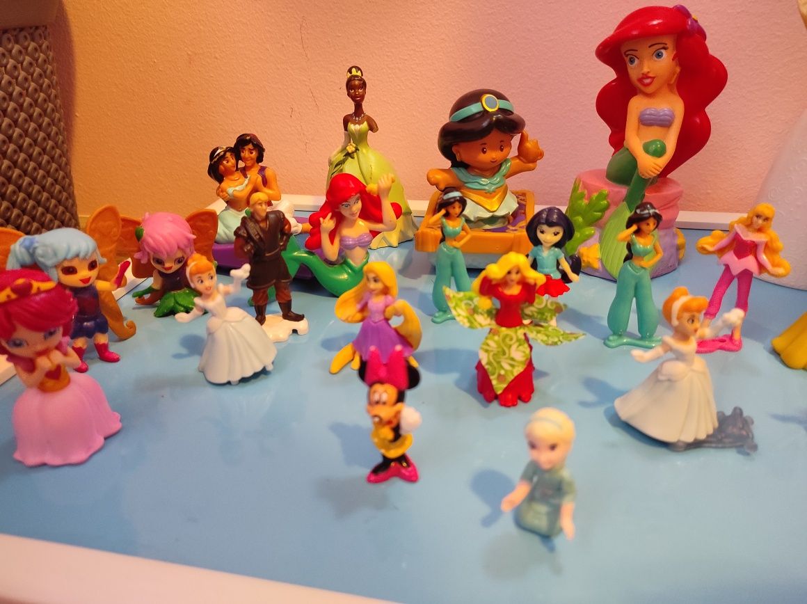 Vând lot figurine Disney și altele