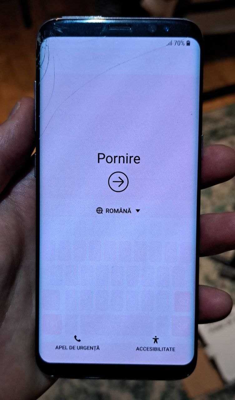 Samsung S8 - display crapat in colt