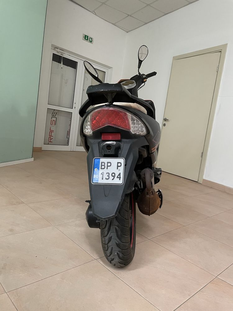 Скутер 50cc / Нов акумулатор/ гражданска/ платен преглед.