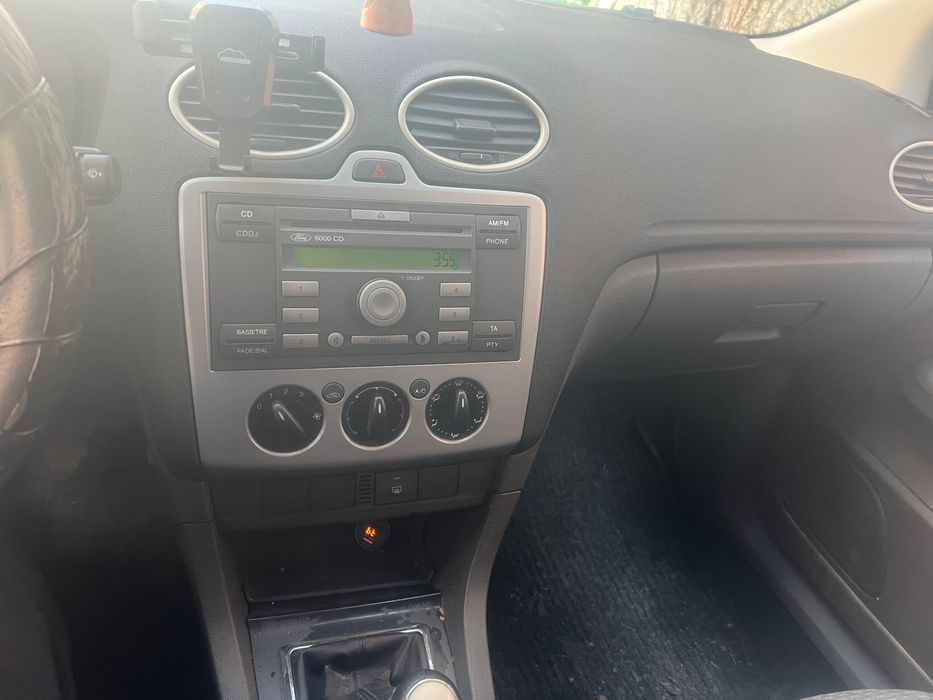 Vând sau schimb Ford focus