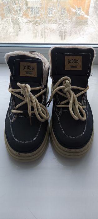 Продам ботинки размер 42