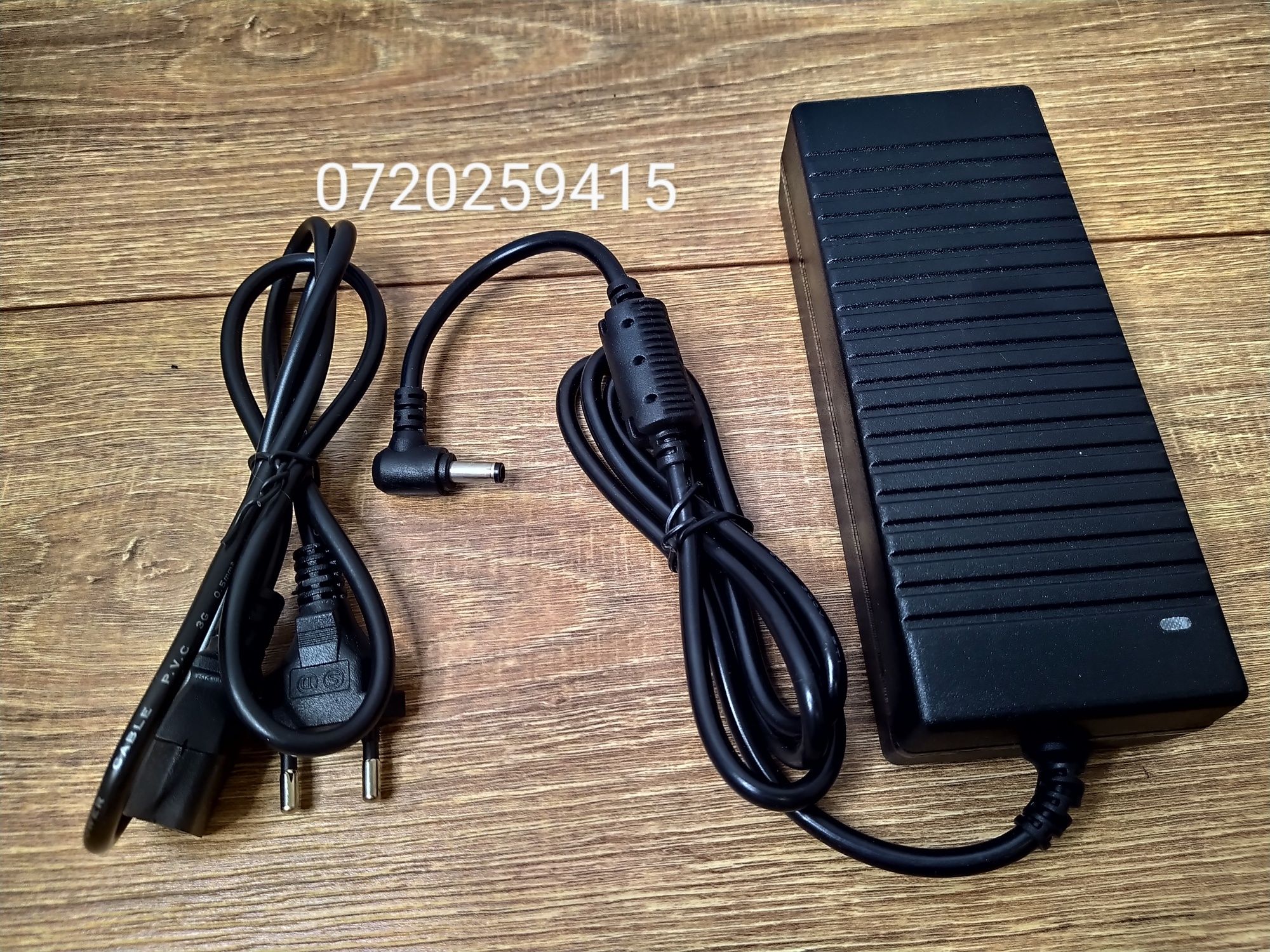 Alimentator 12V 10A - Include Cablu Alimentare 100-240V