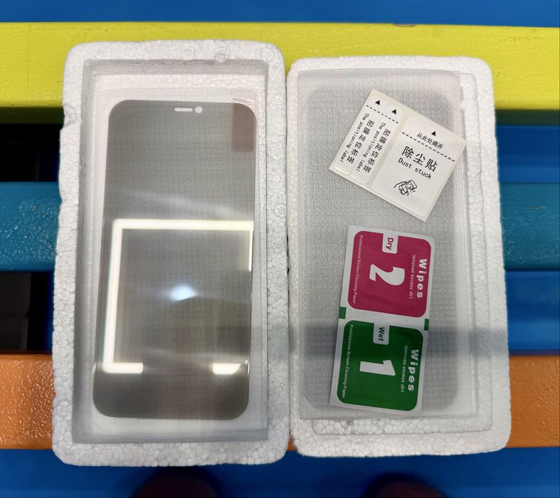 IPhone 12. 356GB. Pachet cu accesorii multuple