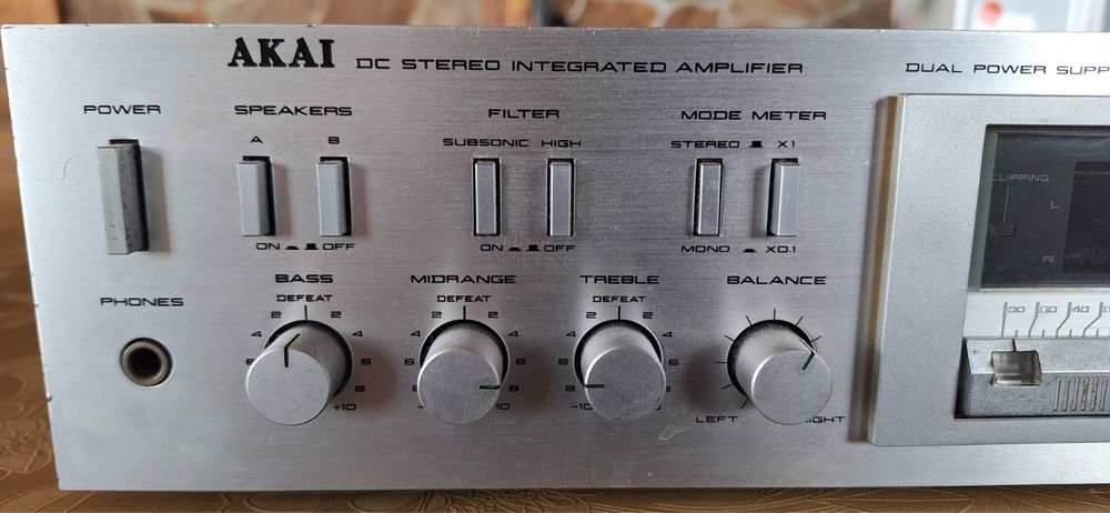продавам усилвател AKAI  AM-U04
