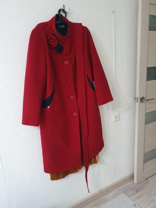 Красное пальто драповое, кашемировое. Размер 52-54