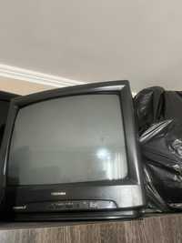 Подарявам стар телевизор,работещ,големия е с изгоряла платка