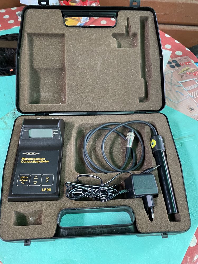 Microprocessor conductivity meter