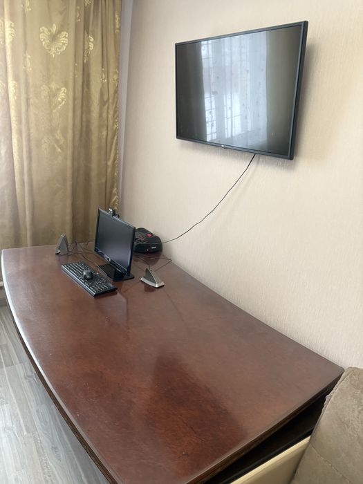 Продам  офисный стол