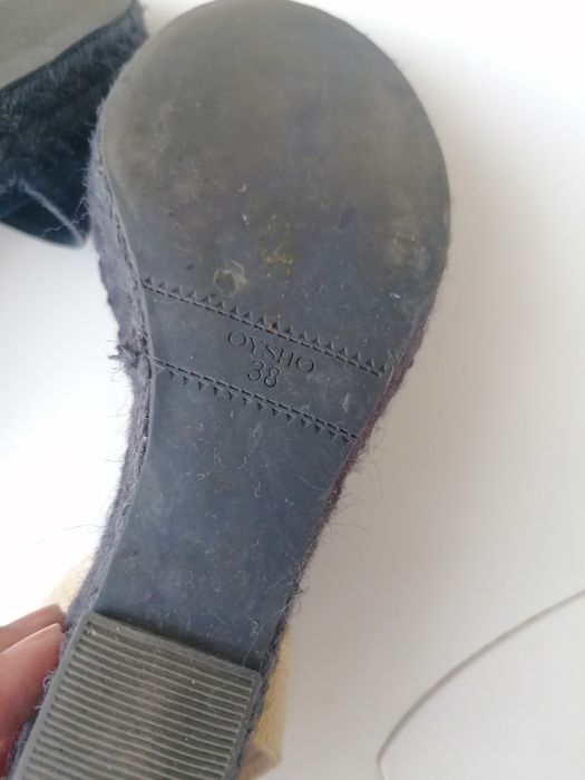 Sandale Oysho cu talpa ortopedica