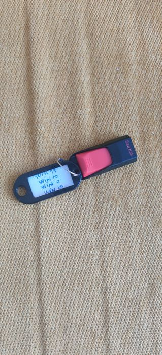 Stick 16 GB 32 GB bootabil cu diverse versiuni de Windows