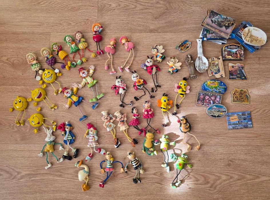 Коллекцию фигурок на магнитах