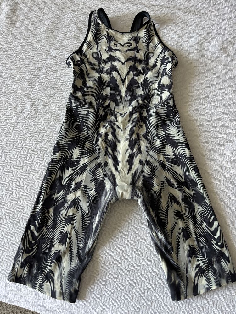 Costum tehnic Tyr Venzo - Alb si Gri