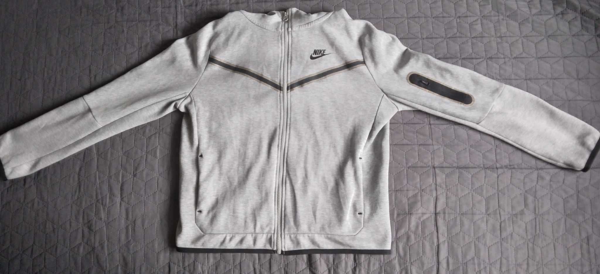 Nike tech fleece grey