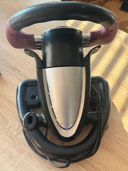 Чисто нов волан с педали за игри