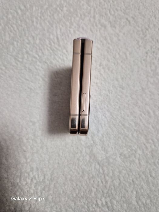 Телефон Samsung flip 4