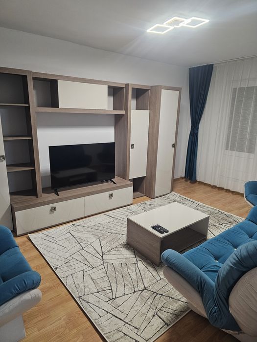 Închiriez apartament