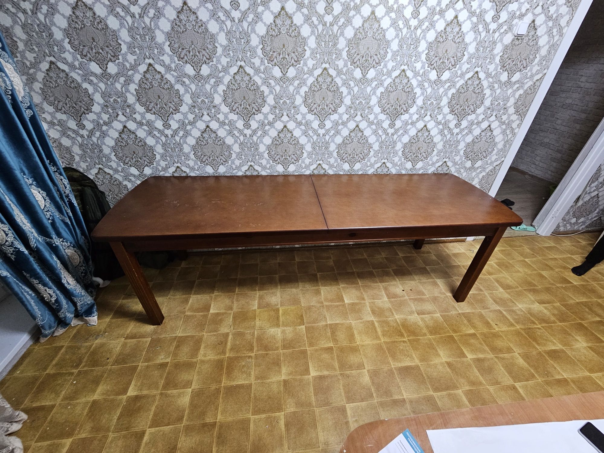 Продается стол для гостиной, раздвижной