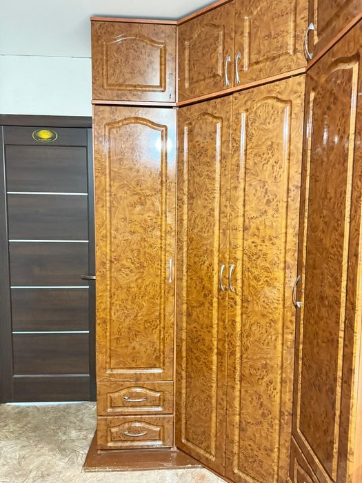 Шифоньер угловой