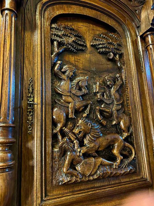 Бюфет с богата дърворезба Холандия