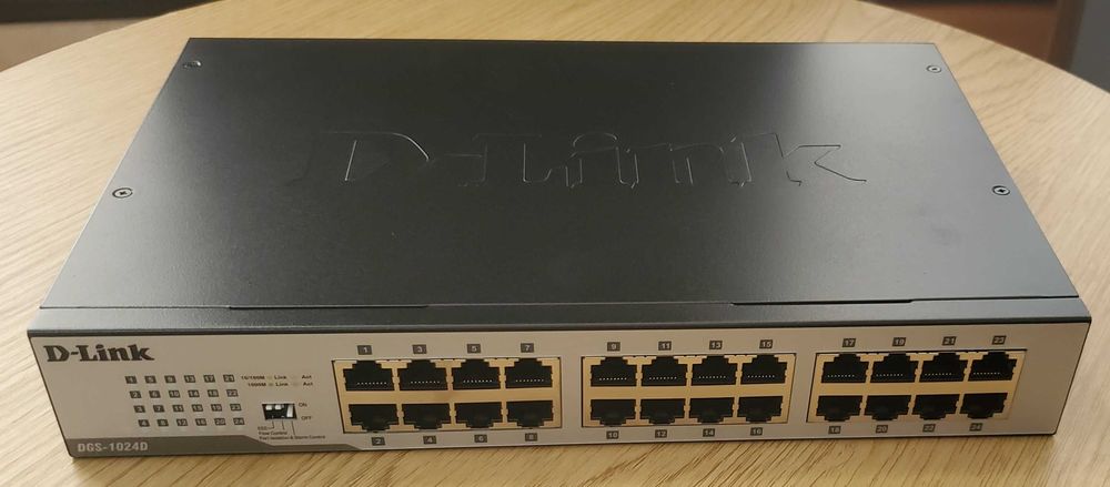 Суич: D-Link DGS-1024D - 24-Port Gigabit