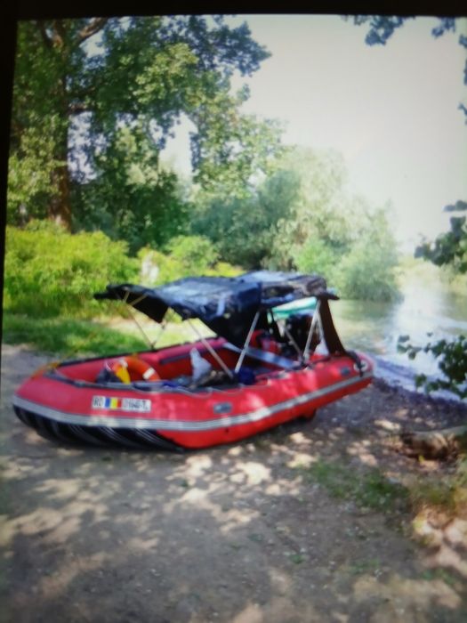 Vând barcă cu motor cumpărate de mine de noi barcă lungime 4.20 m
