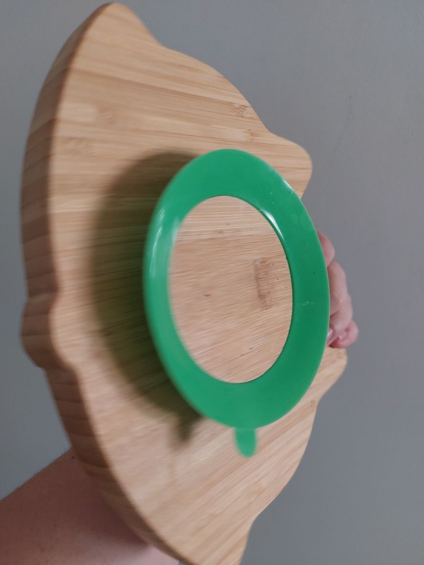 Бамбуковата чинийка с формата на Лисица и лъжичката на Bambina.