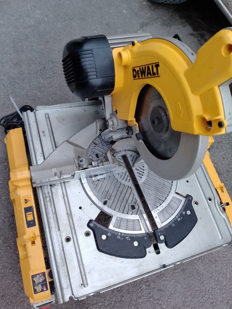 Комбиниран циркуляр Dewalt 2000вата