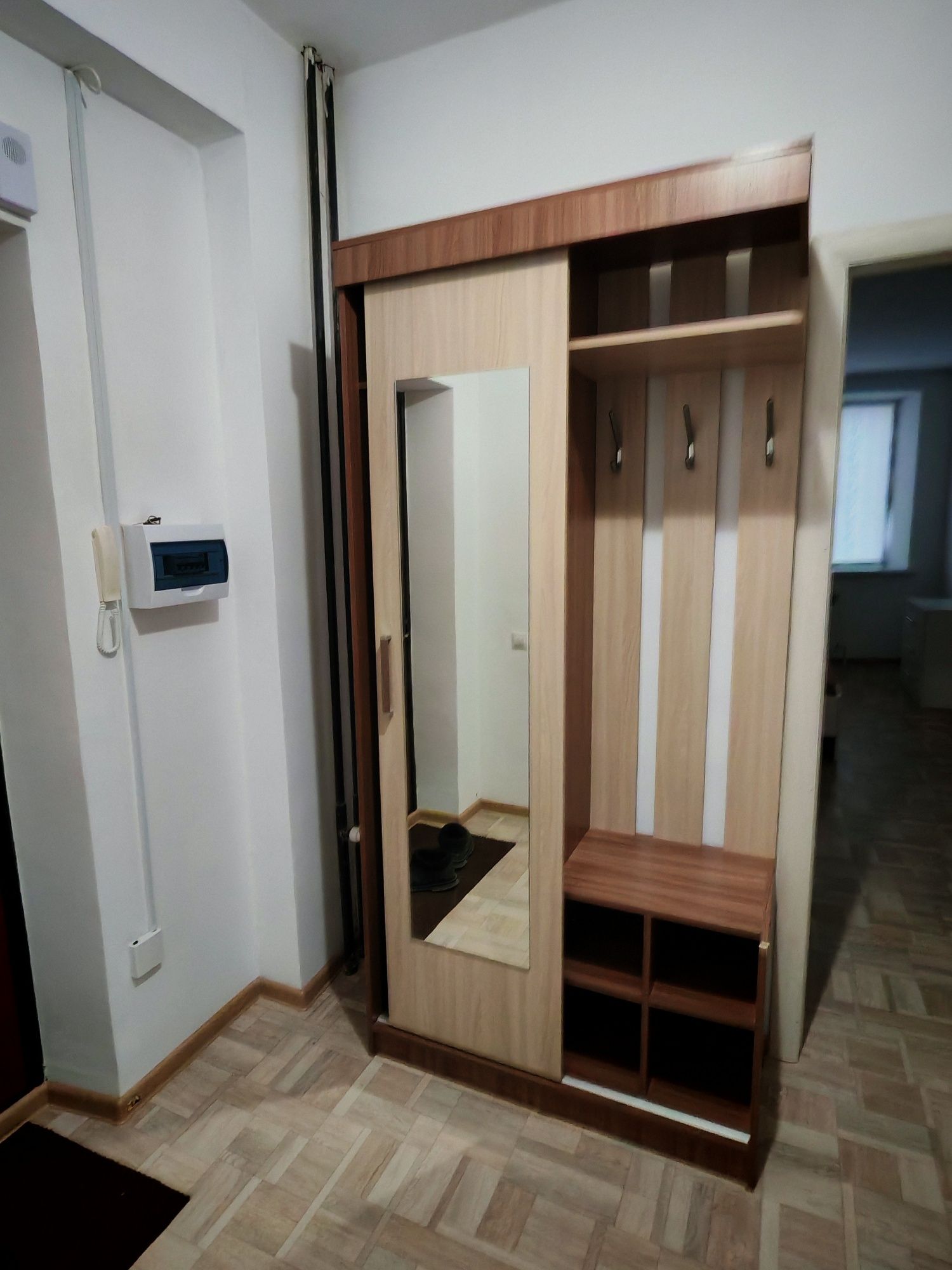 Продаётся  прихожая