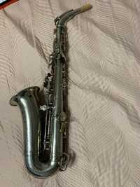 Vând saxofon selmer prelude original !
