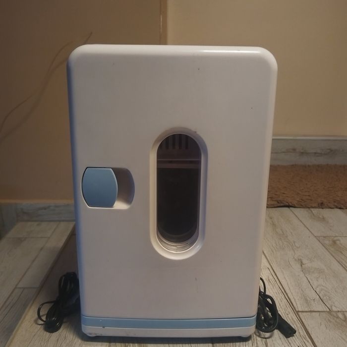 Мини хладилник на 12 и 220 волта