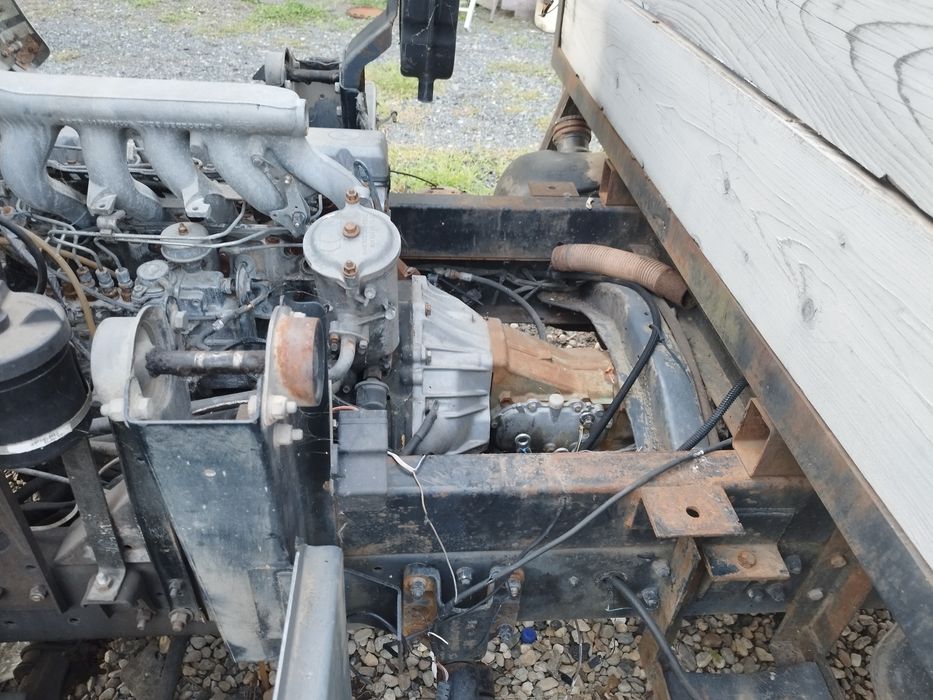 Vând Nisan /dezmembrez și cutie viteză motor 4000