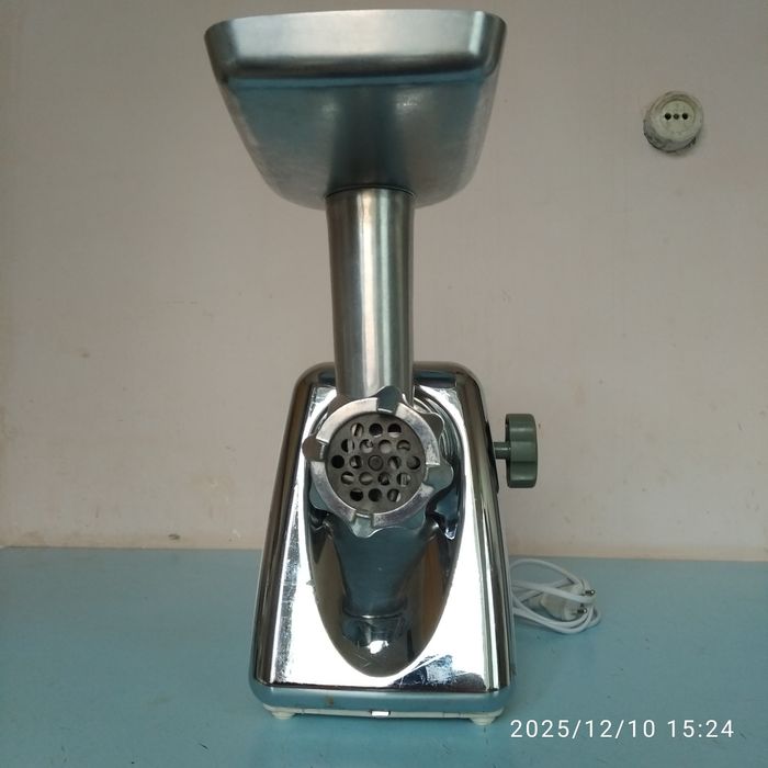 Мясорубка электрическая SAACHI.