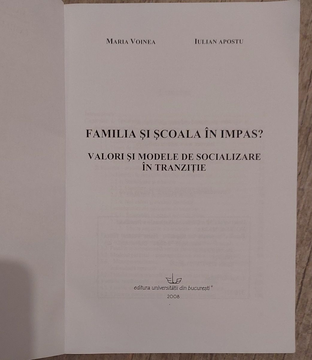 Carte / Familia și Școala în impas