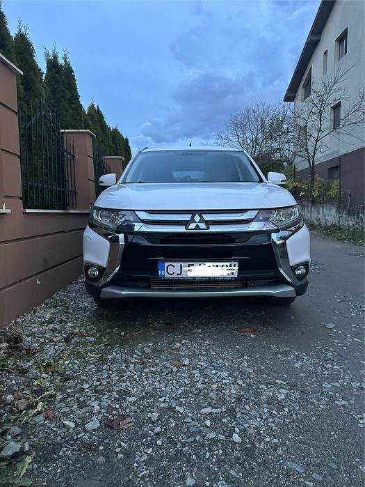 Mitubishi Outlander 4x4 2016 cu 7 locuri