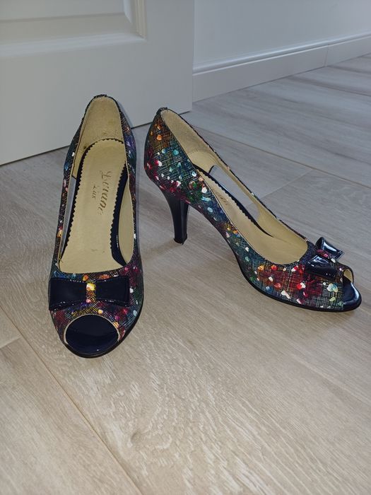 Vand pantofi piele naturala masura 39