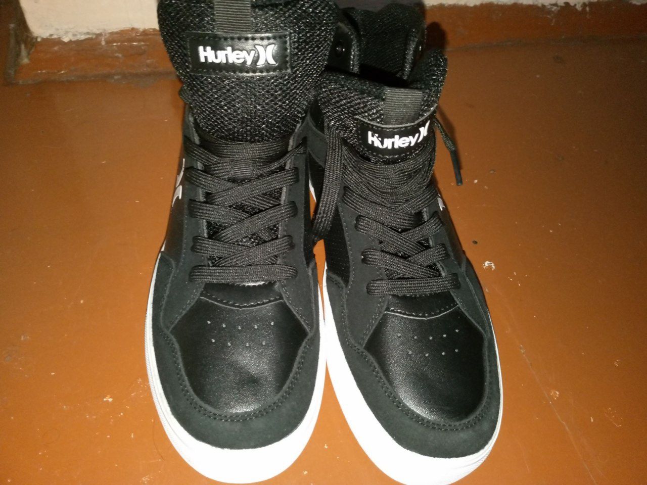 Продаются кроссовки HurleyX