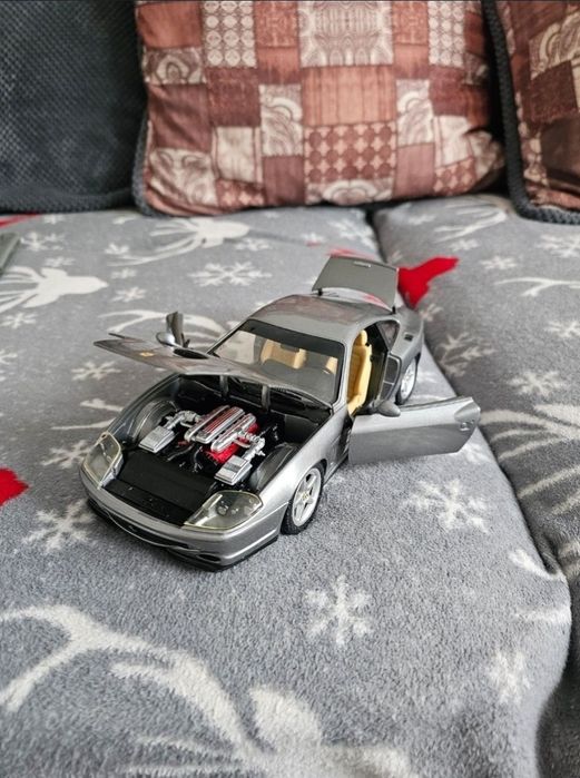 Macheta metalica ferrari 550 maranello hotwheels scara 1:18